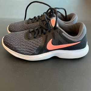 Nike revolution 4